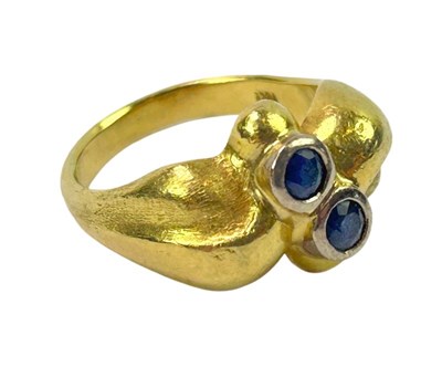 Lot 279 - Yellow Gold and Sapphire Ring.
