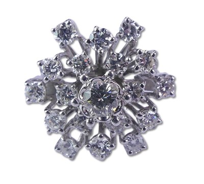 Lot 253 - Diamond Cluster Ring.