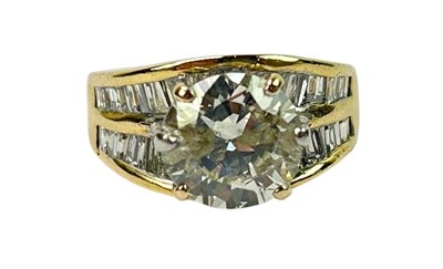 Lot 293 - Diamond Ring.