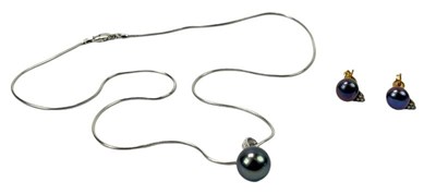 Lot 205 - Pearl and Diamond Jewellery.