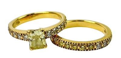 Lot 305 - A Yellow Diamond Ring Set.