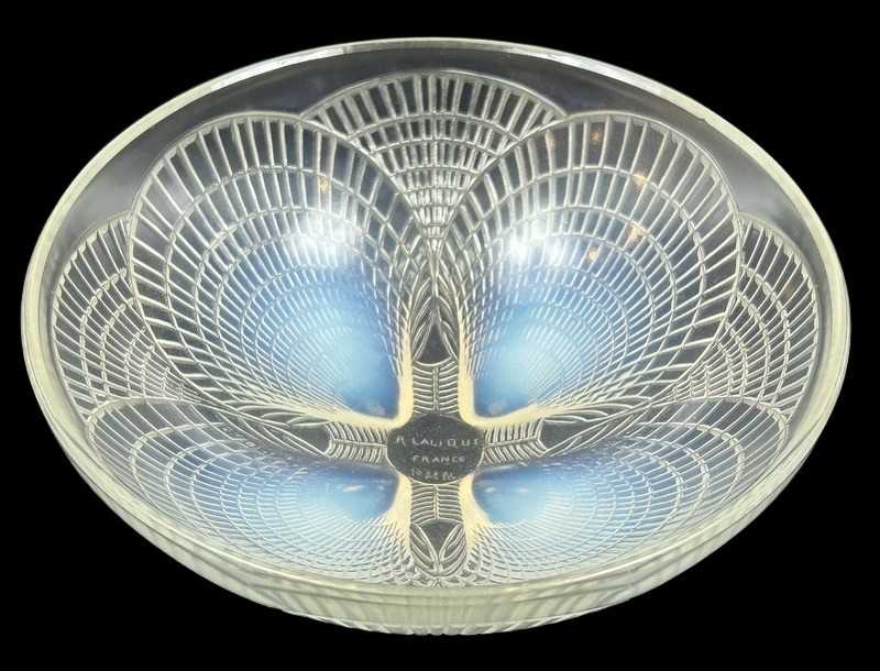 Lot 166 - René Lalique Opalescent Glass 'Coqullies No5' Bowl.