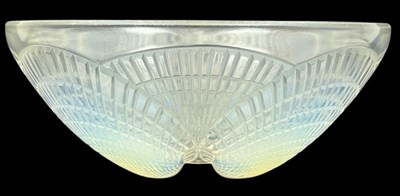 Lot 166 - René Lalique Opalescent Glass 'Coqullies No5' Bowl.