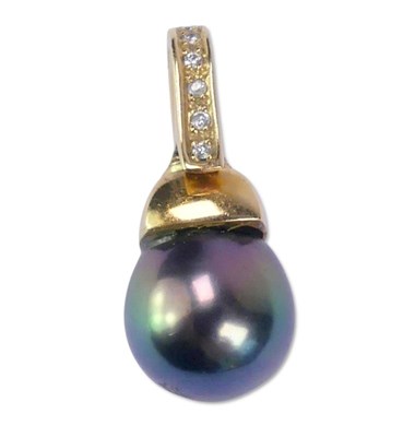 Lot 237 - Black Pearl Pendant.