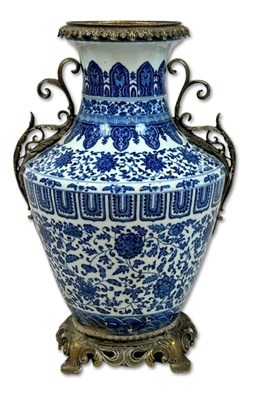 Lot 179 - Large Blue and White Vase.
