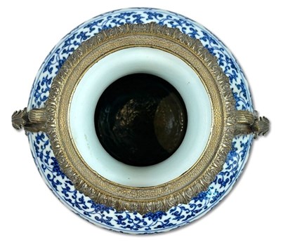 Lot 179 - Large Blue and White Vase.