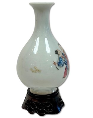Lot 188 - A Small Famille Rose Vase.