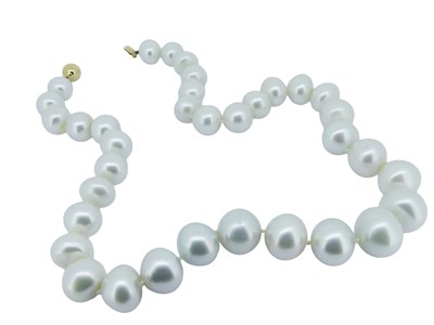 Lot 53 - South Sea Cultured Pearl Strand.