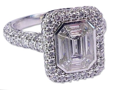 Lot 264 - Composite Cut Diamond Ring.