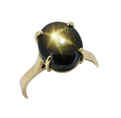 Lot 60 - Oval Star Sapphire.