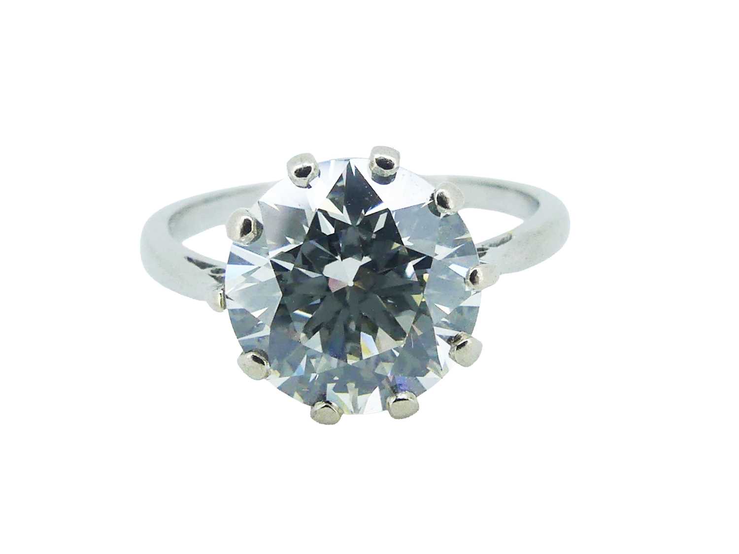 Lot 17 - Scintillating Solitaire Diamond Ring.