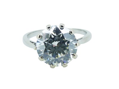 Lot 17 - Scintillating Solitaire Diamond Ring.