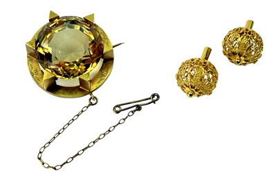 Lot 219 - Yellow Gold Brooch and Filagree Spheres.