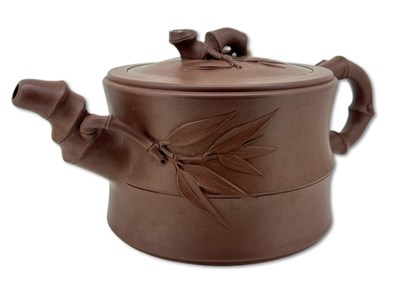 Lot 210 - A Yixing Zisha Teapot.