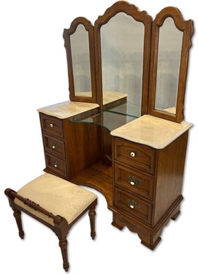 Lot 142 - Thomasville Dressing Table with Stool.