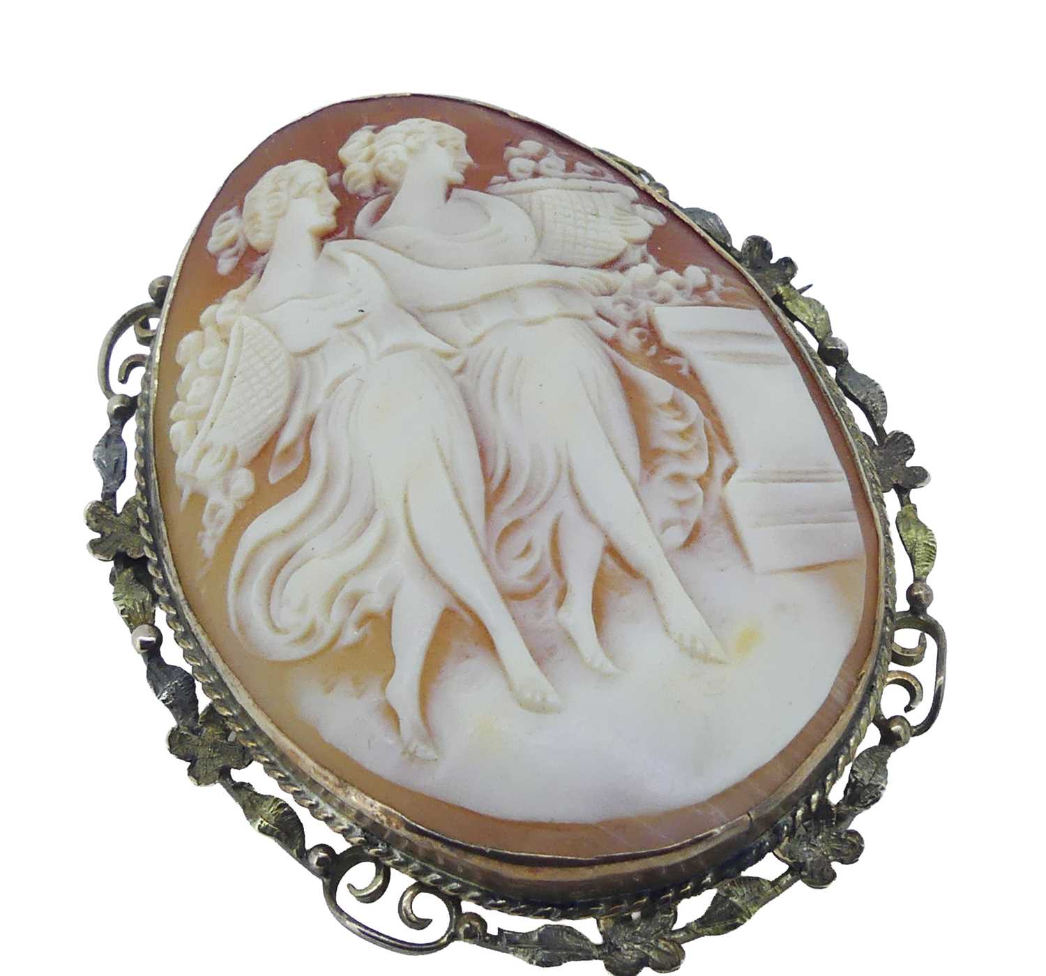 Lot 87 - Large Cameo Brooch.