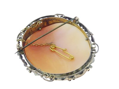 Lot 87 - Large Cameo Brooch.