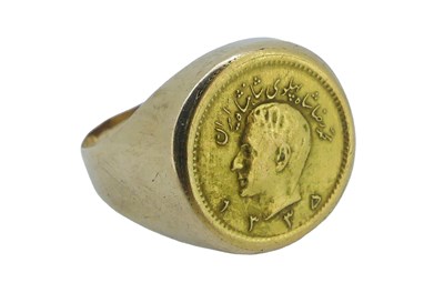 Lot 176 - A Small Signet-Style Ring.
