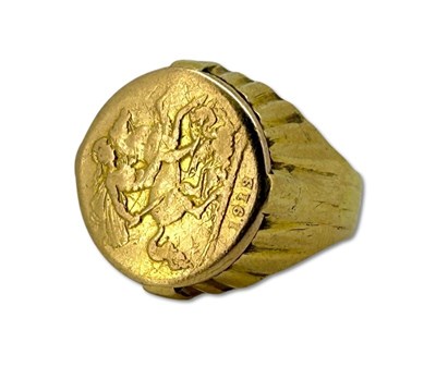 Lot 178 - Gold Sovereign Ring.