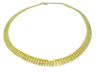 Lot 212 - A Retro Styled Yellow Gold Tapered Necklace.