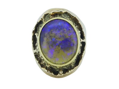 Lot 175 - Opal Ring.