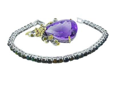 Lot 40 - Bracelet & Pendant.