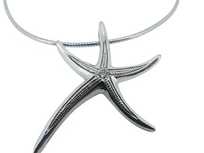 Lot 92 - Starfish Pendant and Cable Necklace.