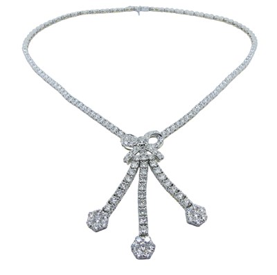 Lot 226 - Diamond Necklace.