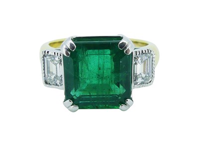 Lot 22 - Striking Zambian Emerald Ring.