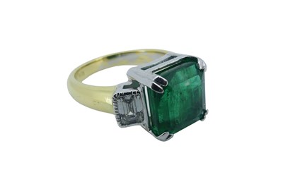 Lot 22 - Striking Zambian Emerald Ring.