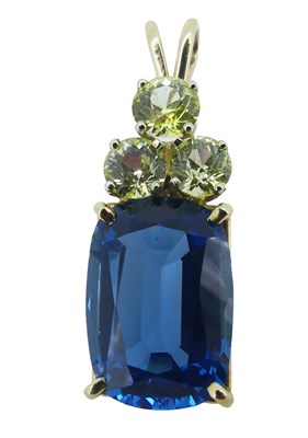 Lot 63 - Striking Pendant.