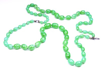 Lot 304 - Jade Necklet.