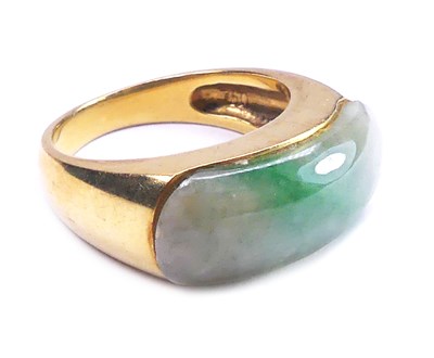 Lot 271 - Jade Ring.