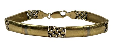 Lot 300 - An 18ct Yellow Gold Segment Bracelet.