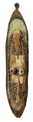 Lot 118 - A Papua New Guinea Carved Garra Hook Mask.