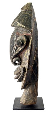 Lot 114 - Papua New Guinean Kwoma Spirit Carved Hardwood Bust.