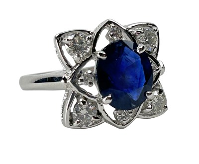 Lot 231 - 18ct White Gold Natural Sapphire Ring.