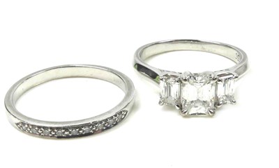 Lot 303 - Stunning Diamond Ring